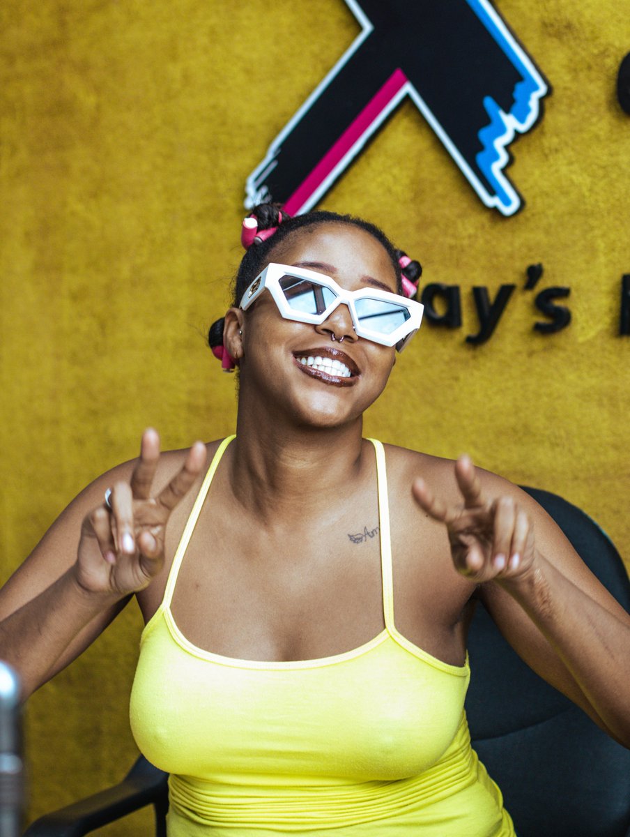 yeaa.. nothing to here see just your bestie  <a href="/iamguhiiiiiii/">Guhiiiiiii</a>  looking penggg.. anyway tune in for your latest  celebrity and  daring conversations

#TheShuffle #TodaysHitMusic #Xfm