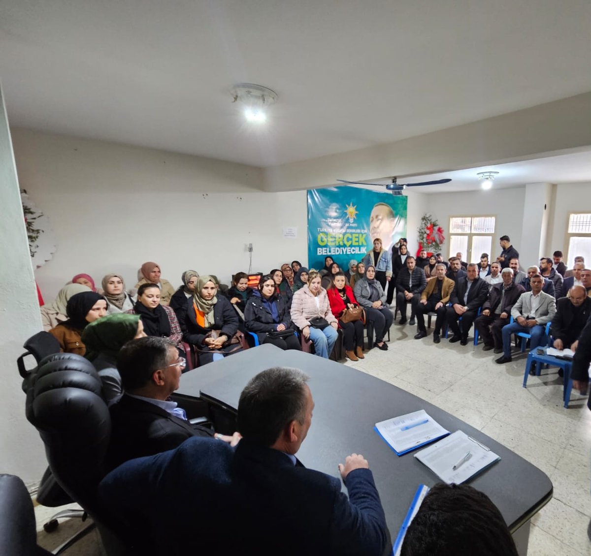 aksiverek's tweet photo. Şanlıurfa Milletvekilimiz Sn.Mehmet Ali Cevheri teşkilatımıza ziyarette bulunarak İlçe Başkanımız Cengiz Özeyranoğlu Kadın Kolları Başkanımız Rahime Tüysüz Denizedalan ve Gençlik Kolları Başkanımız Ramazan Acar kademeleri  ile istişarelerde bulundular.
Nazik ziyaretleri için teşekkür ederiz.
@RTErdogan
@abuyukgumus
@Akparti 
@akpartiurfa 
@malicevheri 
@milhamigunbegi 
@SbrKnk 
@AvFrtgl 
@Cengizozeyran82
@RahimeTuysuz
@ramazanacar199
@akkadinsiverek
@AKGENCLKSIVEREK
@selahattin0773