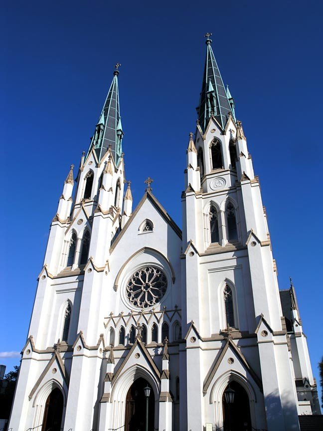 DogsRHeaven's tweet image. Cathedral of St. John the Baptist in Savannah vs
The Queen of Peace Pilgrimage Church of Neviges 
Which one is more conducive to contemplation and worship? 
#catholic #architechure