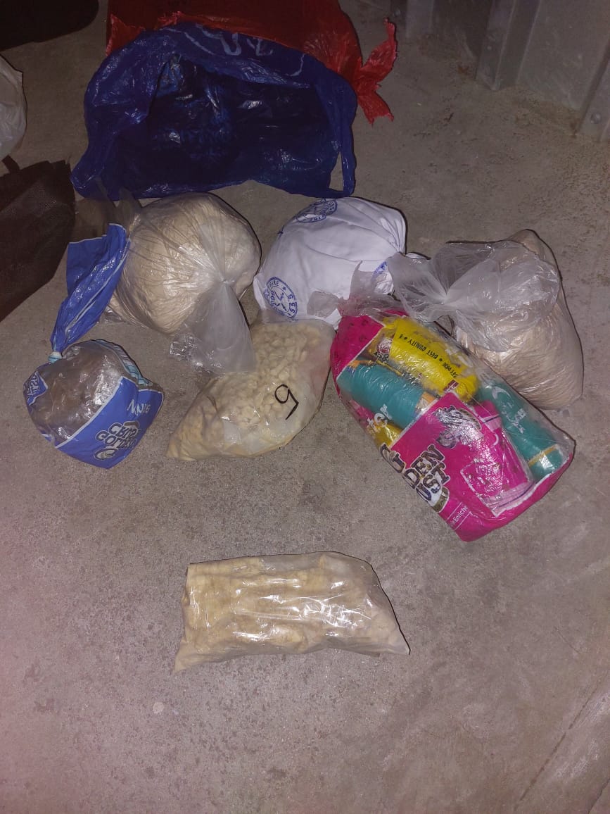 SAPoliceService's tweet image. #sapsWC In an intell driven op a multi-disciplinary team comprising of the #SAPS #AntiGangUnit investigators, Crime Intelligence (Counter Gangs and Narcotics) and Visible Policing Anti-Gang Unit members swooped on storage facilities on Monday evening, 03/03, in Bellville South as…