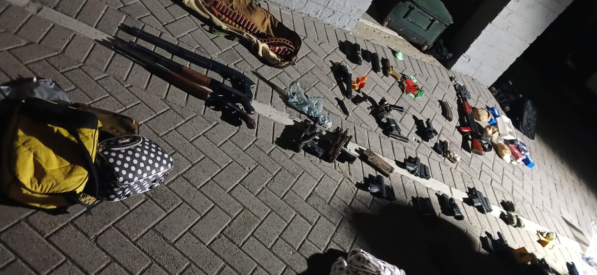 SAPoliceService's tweet image. #sapsWC In an intell driven op a multi-disciplinary team comprising of the #SAPS #AntiGangUnit investigators, Crime Intelligence (Counter Gangs and Narcotics) and Visible Policing Anti-Gang Unit members swooped on storage facilities on Monday evening, 03/03, in Bellville South as…