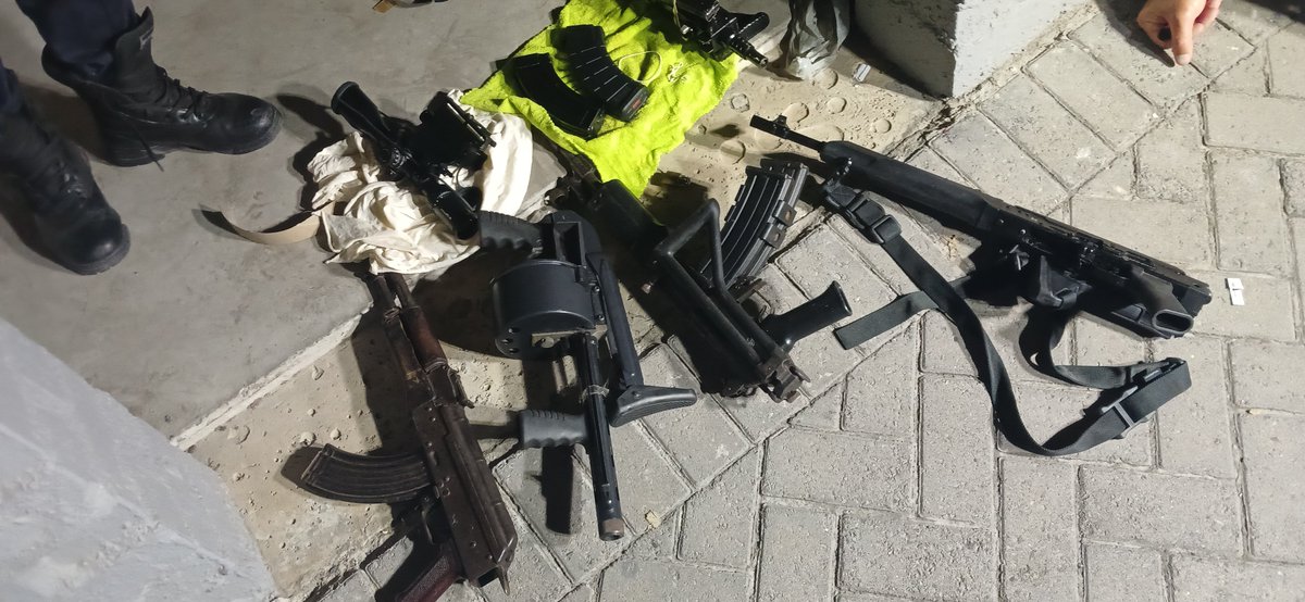 SAPoliceService's tweet image. #sapsWC In an intell driven op a multi-disciplinary team comprising of the #SAPS #AntiGangUnit investigators, Crime Intelligence (Counter Gangs and Narcotics) and Visible Policing Anti-Gang Unit members swooped on storage facilities on Monday evening, 03/03, in Bellville South as…