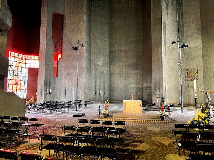 DogsRHeaven's tweet image. Cathedral of St. John the Baptist in Savannah vs
The Queen of Peace Pilgrimage Church of Neviges 
Which one is more conducive to contemplation and worship? 
#catholic #architechure