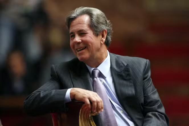 Chez les Debré, la Constitution de la Ve République était une religion. Écrite par le père, chérie et protégée par le fils.

Dans ce grand paradoxe républicain, Jean-Louis a illuminé le droit comme il a élevé nos institutions. 

Notre meilleur hommage serait de défendre coûte que