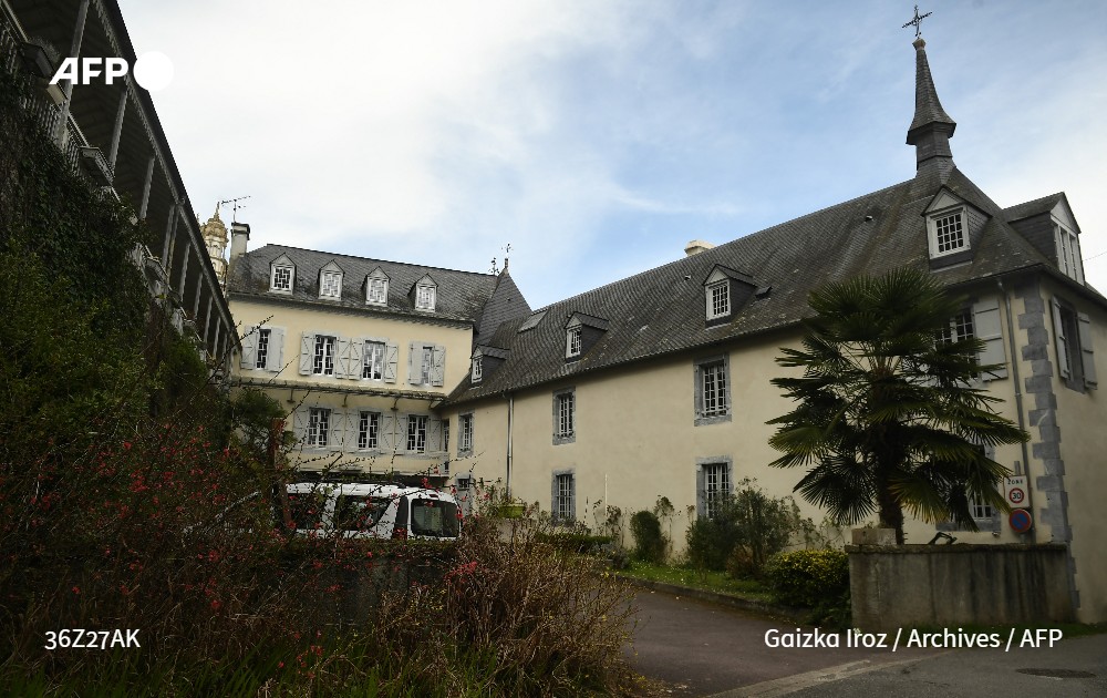 La congrégation des pères de Bétharram, qui a longtemps dirigé l'établissement catholique au cœur d'une vaste affaire de violences physiques et de viols, reconnaît mardi sa "responsabilité" en annonçant des mesures #AFP

➡️ u.afp.com/S3gi