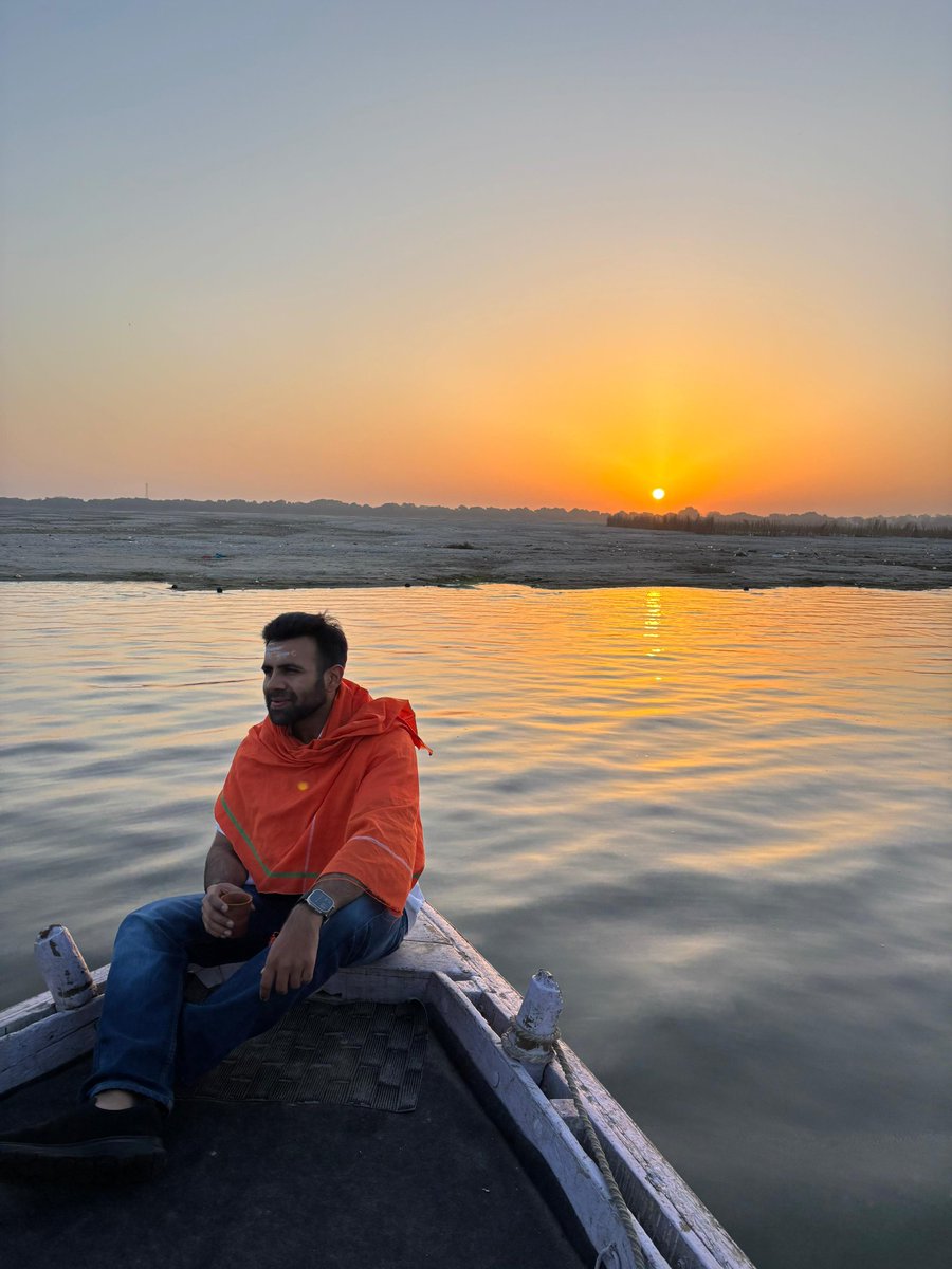 आज सुबह काशी में बिताए बेहतरीन पल ।

हर हर महादेव, जय माँ गंगे 🕉️🙏