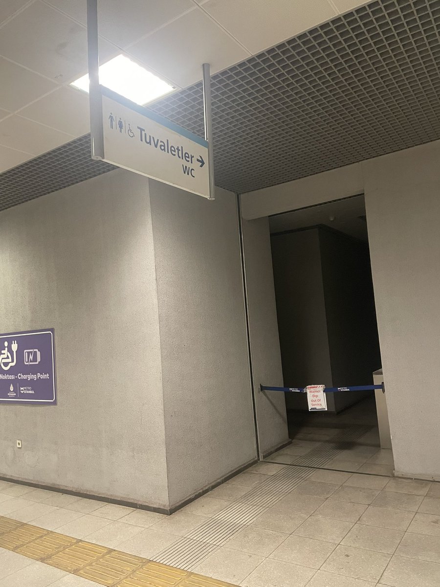Alkanoli's tweet photo. İstoç metro turnike bölgesinde tuvaletler neden aylardır kullanıma kapalı? Yapılması için tweet mi atmamız gerekiyor? @ekrem_imamoglu @istanbulbld https://t.co/jrK0AZ51VO