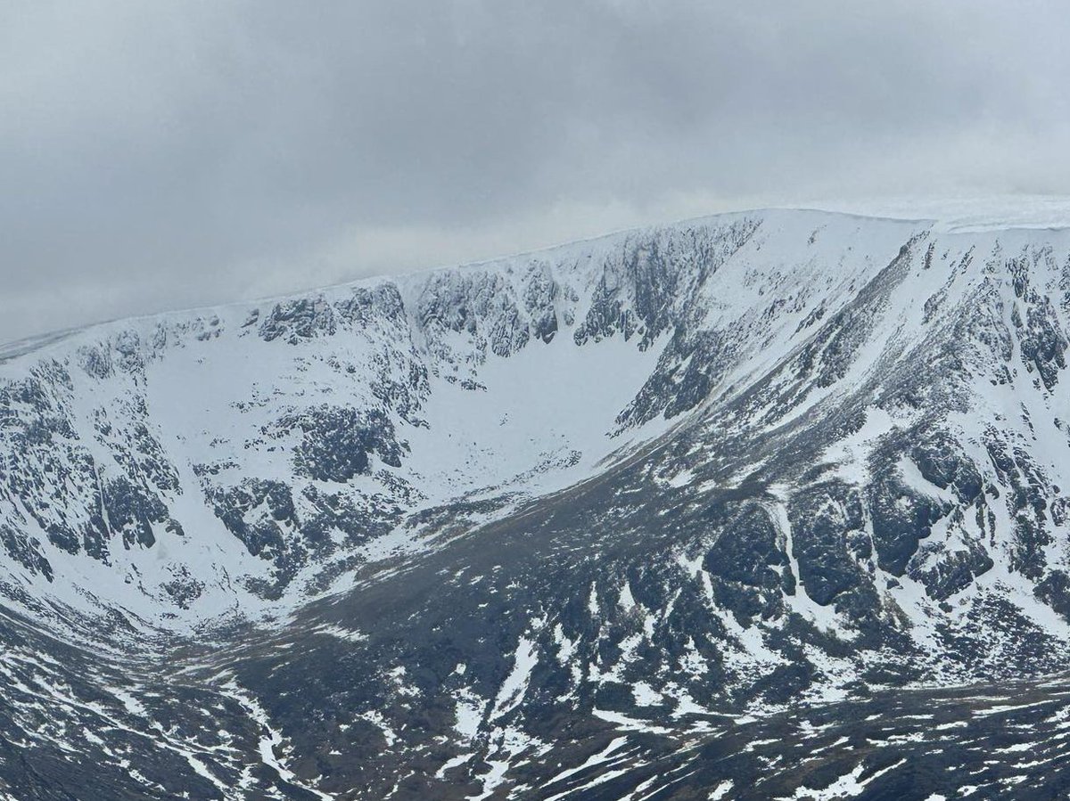 The snowiest place in the UK, Garbh Choire Mor of Braeriach, as seen yesterday. I have seen deeper cover  here in May during some years. 

📷Blair Aitken (British Backcountry Courses)
british-backcountry.co.uk