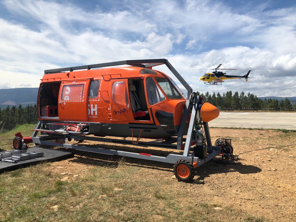 “🚁🔥 DEMONTES: pioneros en la puesta en marcha de las primeras brigadas helitransportadas (CAR) en los años 80 y expertos en formación de #iiff.
💪💥 ¡Seguimos innovando! Somos expertos en atender emergencias, pero ¿qué pasa si son los propios rescatadores los que sufren un