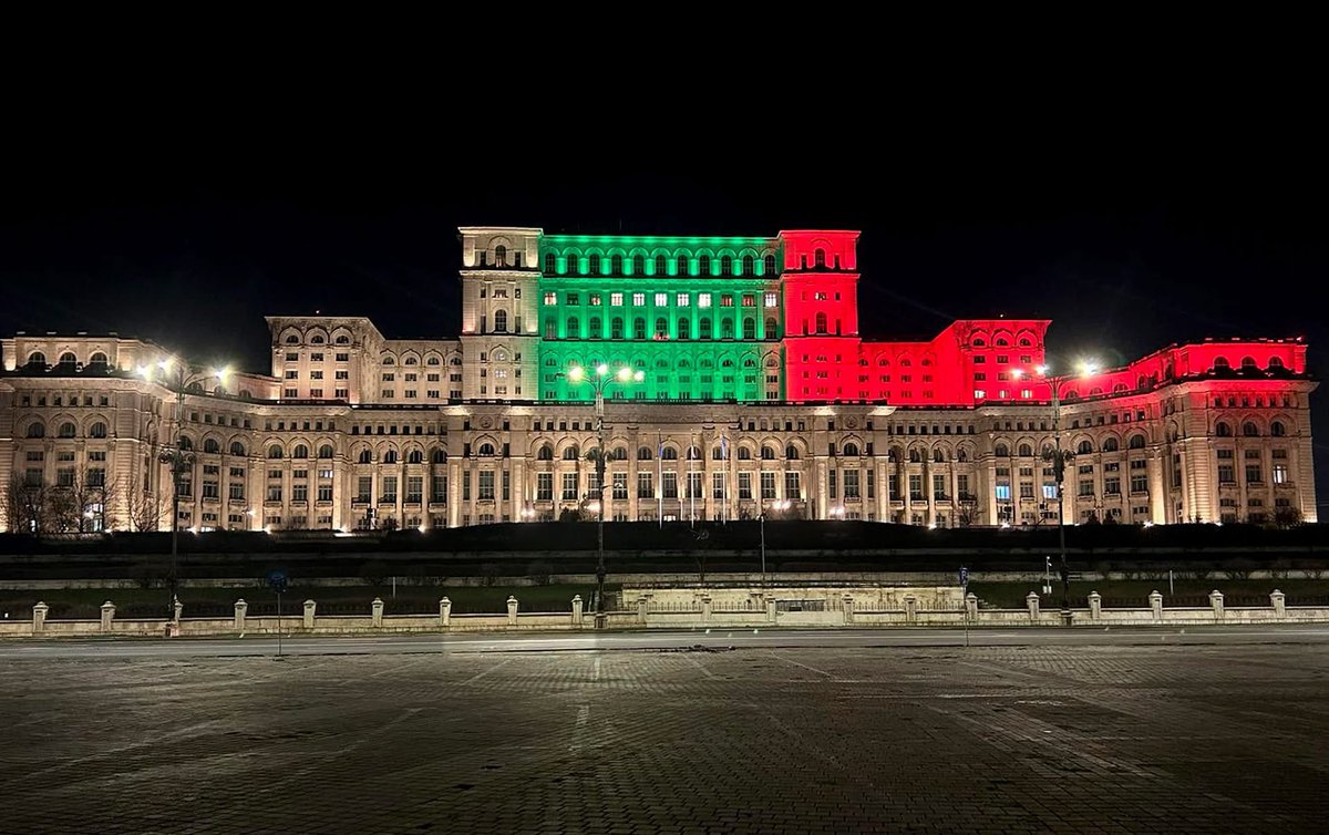Poporul român și cel bulgar își declară solidaritatea și considerația reciproce, cu ocazia Zilei naționale a Bulgariei, prin iluminarea festivă a clădirii Palatului Parlamentului în culorile drapelului bulgar, în seara zilei de 3 martie.
#cdep #martie2025