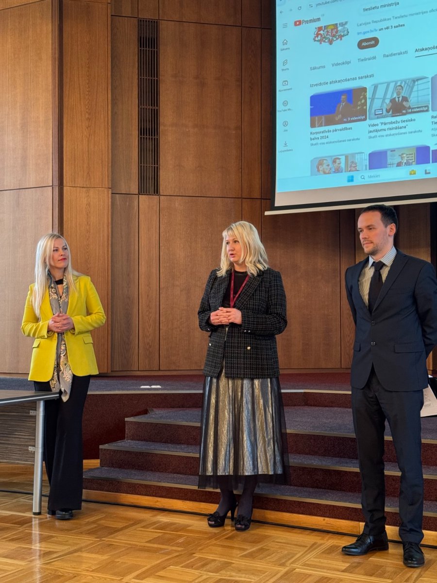 ⚖ Februāra nogalē Tieslietu ministrijā tikās sadarbības partneri, kas Eiropas Komisijas finansēta projekta ietvaros izstrādāja izglītojošus informatīvos materiālus audio un video formātā. 

Plašāk: tm.gov.lv/lv/jaunums/tie…