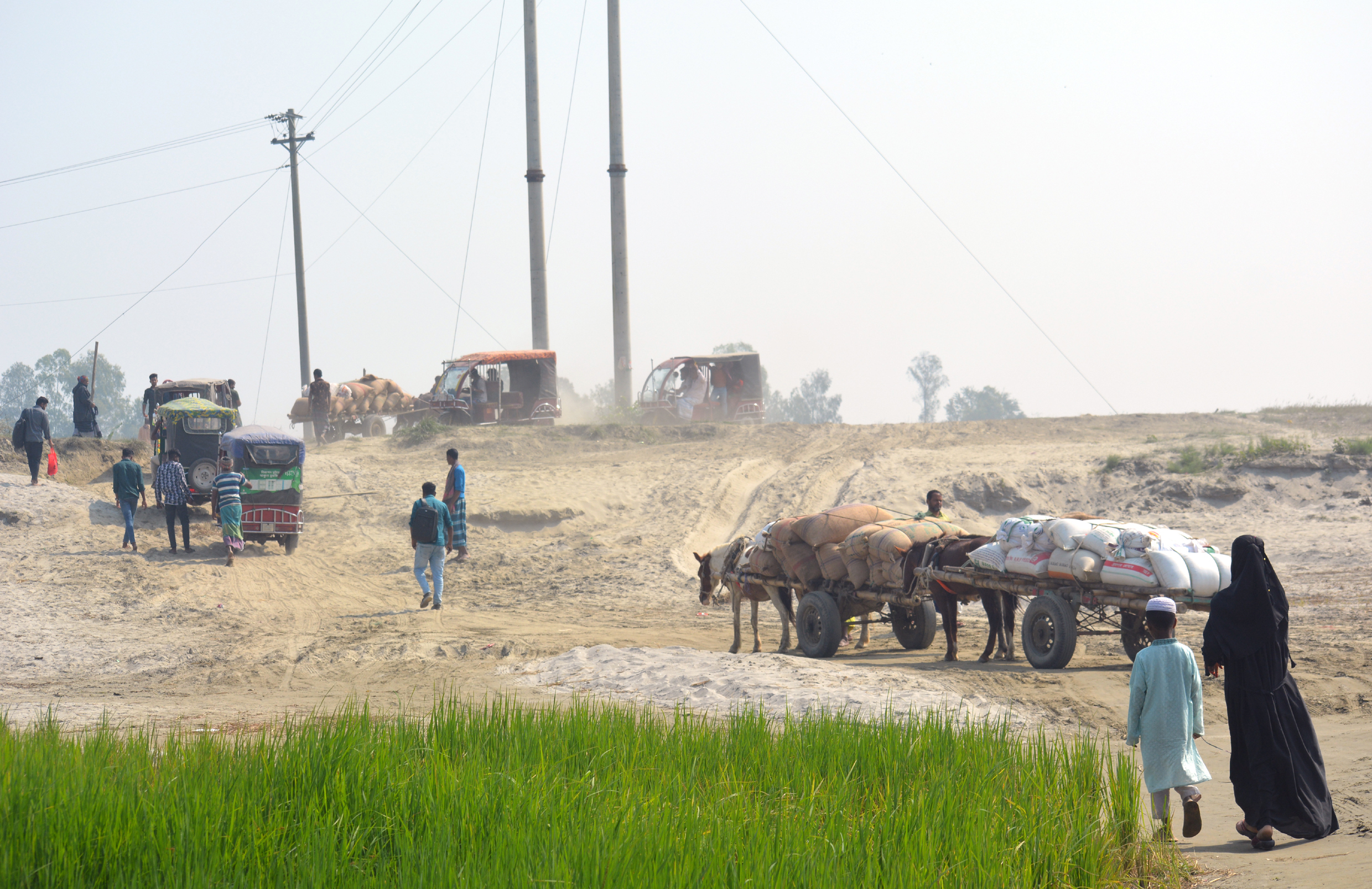 ধলেশ্বরী নদী পুরো ইউনিয়নকে দ্বীপে পরিনত করে রেখেছে