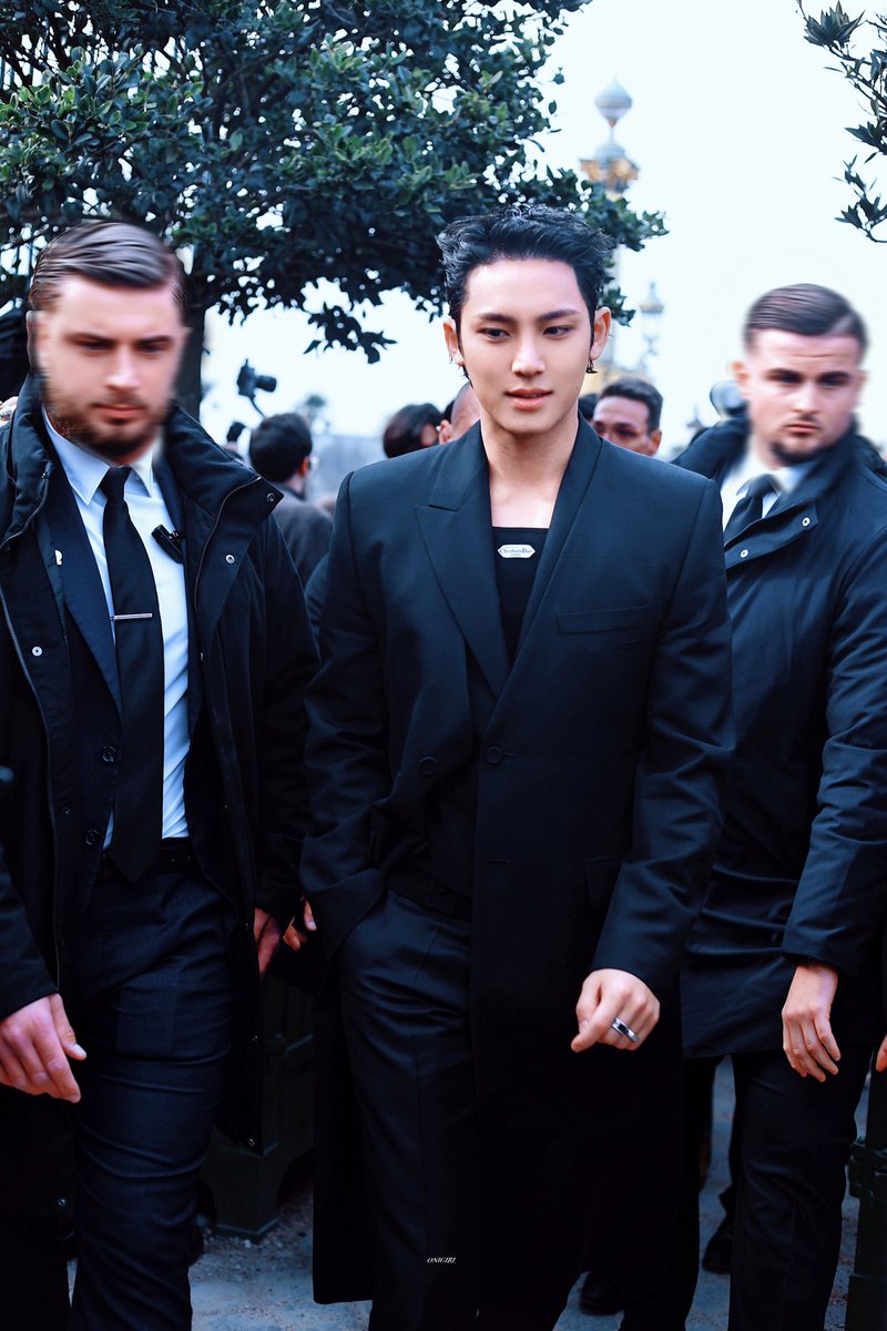 _oni9iri's tweet photo. 250304 Dior AW25

DIOR PRINCE MINGYU AT PFW
#민규 #mingyu  #ミンギュ 
#MINGYUxDiorAW25 #ParisFashionWeek
#DiorAW25 @dior @pledis_17 https://t.co/V5lqKAdnWv