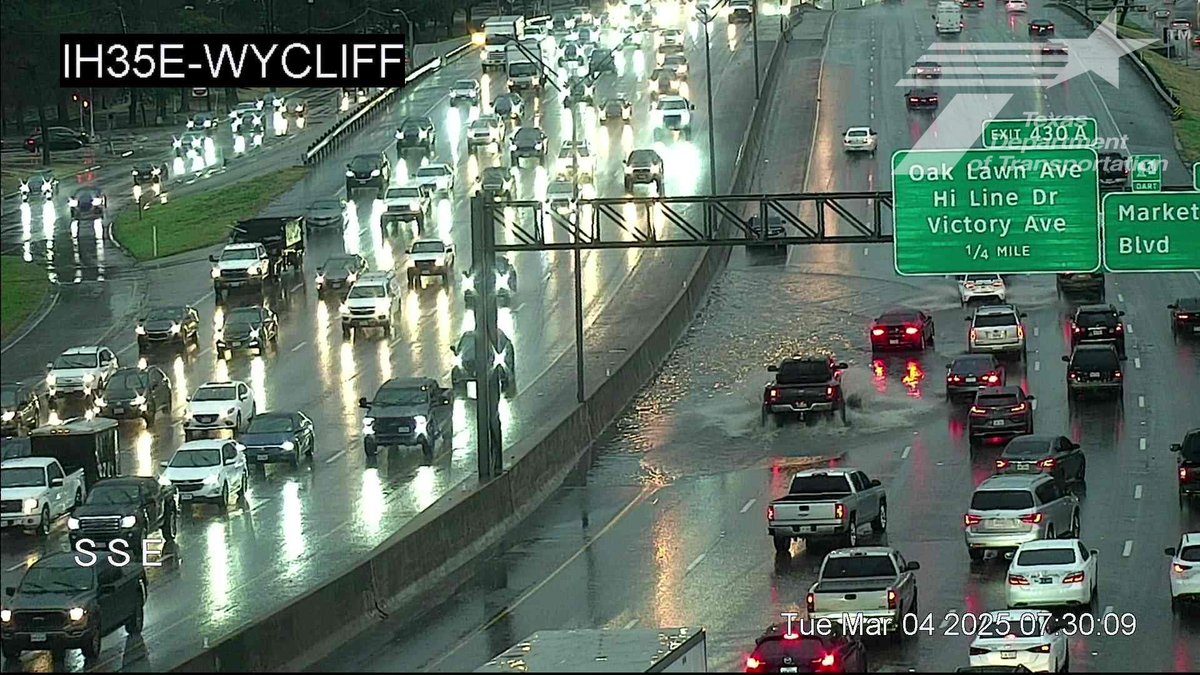 Lauren Crawford (@laurenacrawford) on Twitter photo PONDING ROADS: Drivers approaching standing water on 35E southbound at Wycliff in Dallas. <a href="/CBSNewsTexas/">CBS News Texas</a> PONDING ROADS: Drivers approaching standing water on 35E southbound at Wycliff in Dallas. <a href="/CBSNewsTexas/">CBS News Texas</a>
