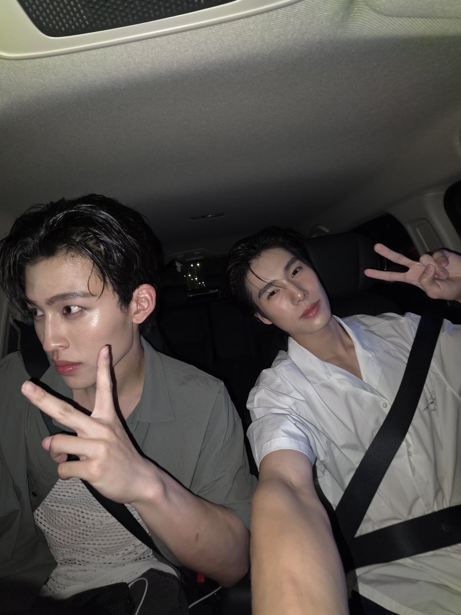 เป็นไงกันบ้างครับ สายแฟ

POND WORLD FASHION SS25
PHUWIN LOEWE WFTSS25
#SiamParagonxPOND
#SiamParagonxPhuwin