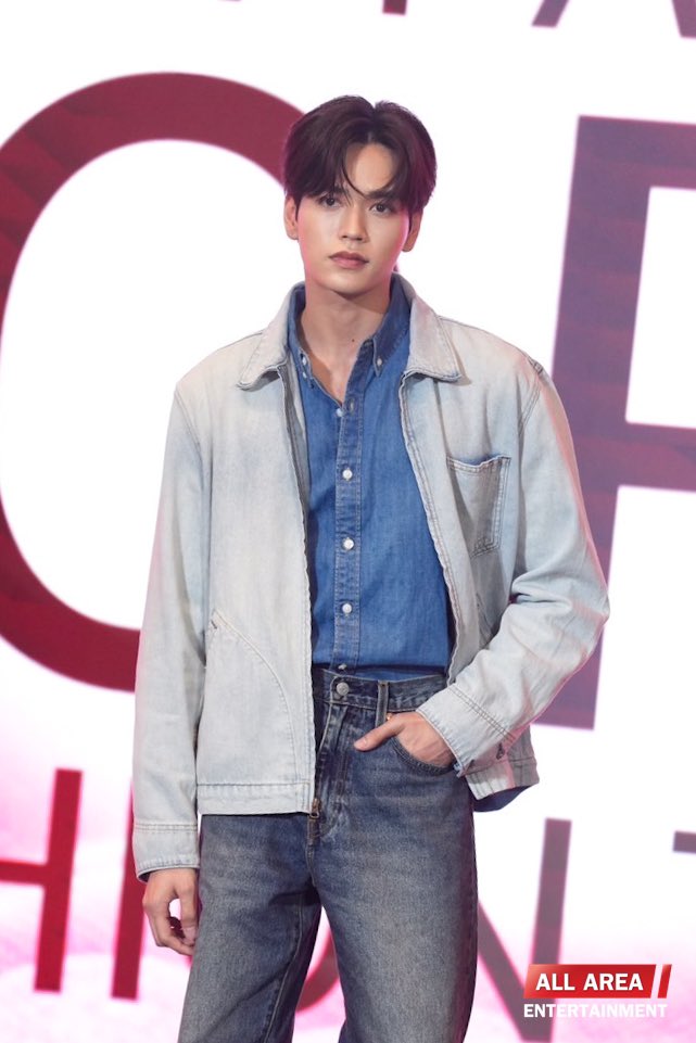 allarea_ent's tweet photo. “มาร์ค จิรันธนิน” ร่วมเดินแฟชั่นโชว์ในงาน “Siam Paragon World Fashion Trend DS2025”

MARKJI WORLD FASHION SS2025
#SiamParagonxMARKJRTN #markjrtn
#SiamParagonWorldFashionTrendSS2025 https://t.co/b2UQdaayQf