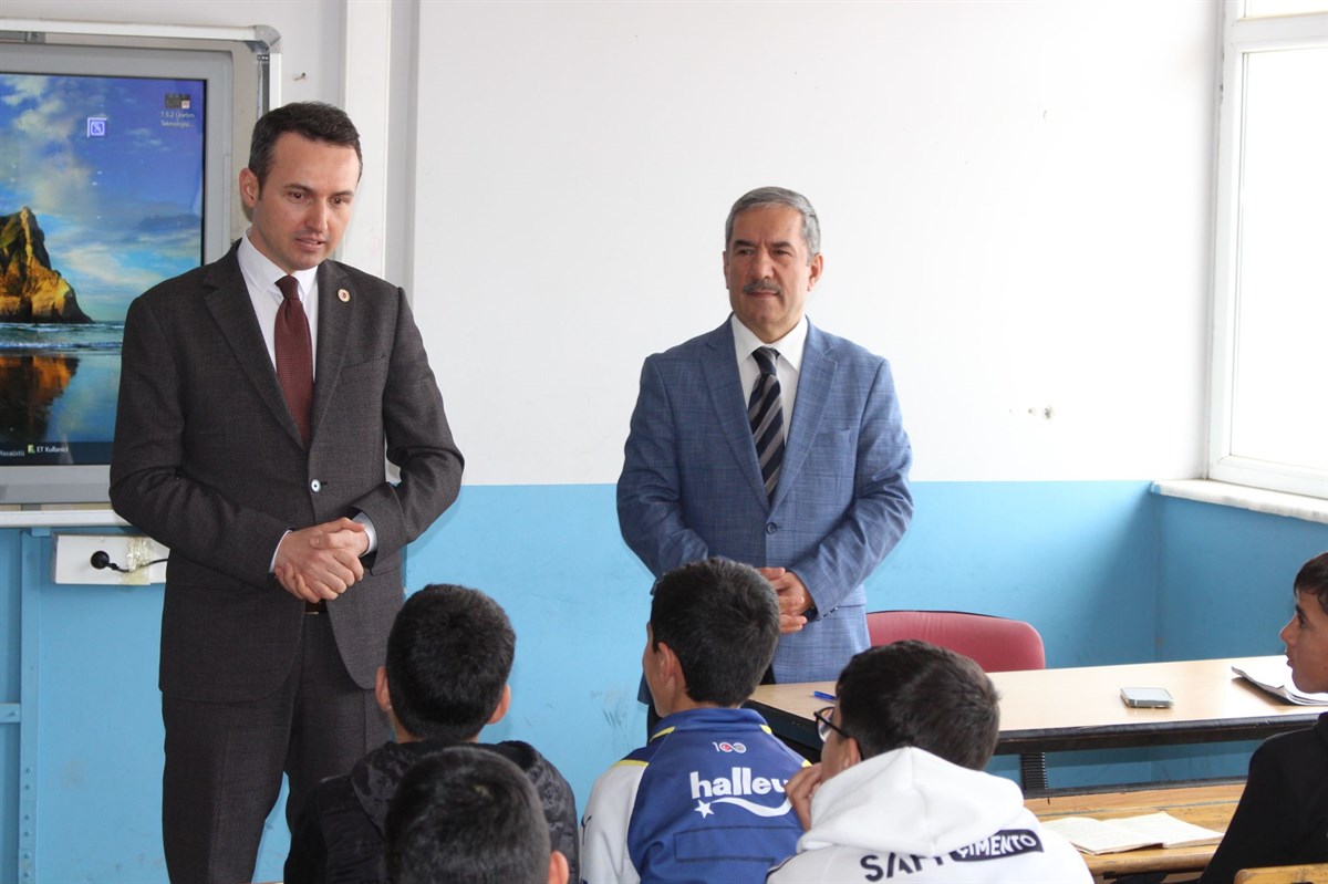 Kaymakamımız Süleyman B, Alikelle İlk/Ortaokulunu ziyaret ederek öğretmen ve öğrencilerimizle bir araya geldi.