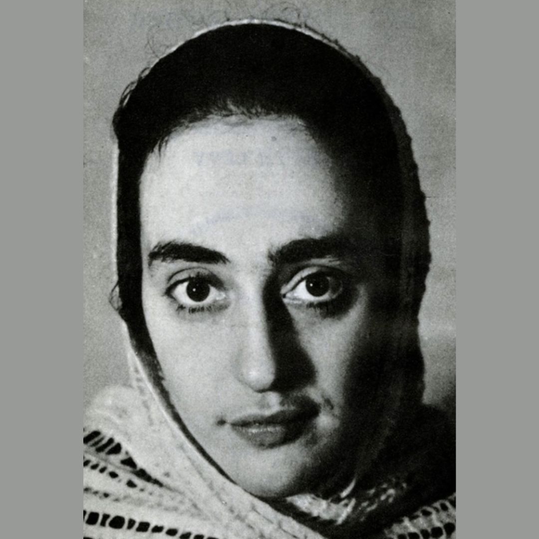 Born in Berlin in 1930, Eva Frankfurther lived and worked among the diverse immigrant communities. Her moving portraits capture the soul of post-war London. 

 Link:  bit.ly/422Ij9L 
#EvaFrankfurther #BenUri #ArtHistory #ImmigrantVoices