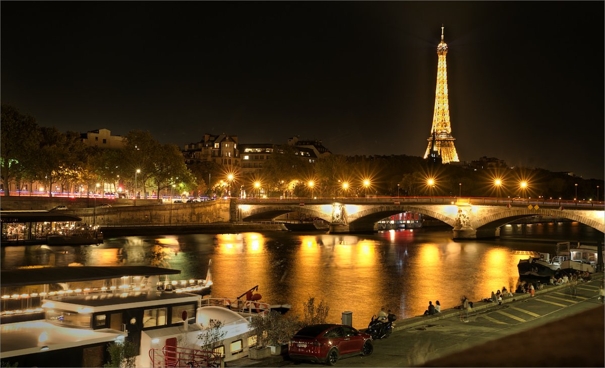 Gorgeous evening over the city...#Paris #Travel #EiffelTower #tuesdayvibe #France #Tuesday #Parisjetaime 📸 Jean Richard💖💞