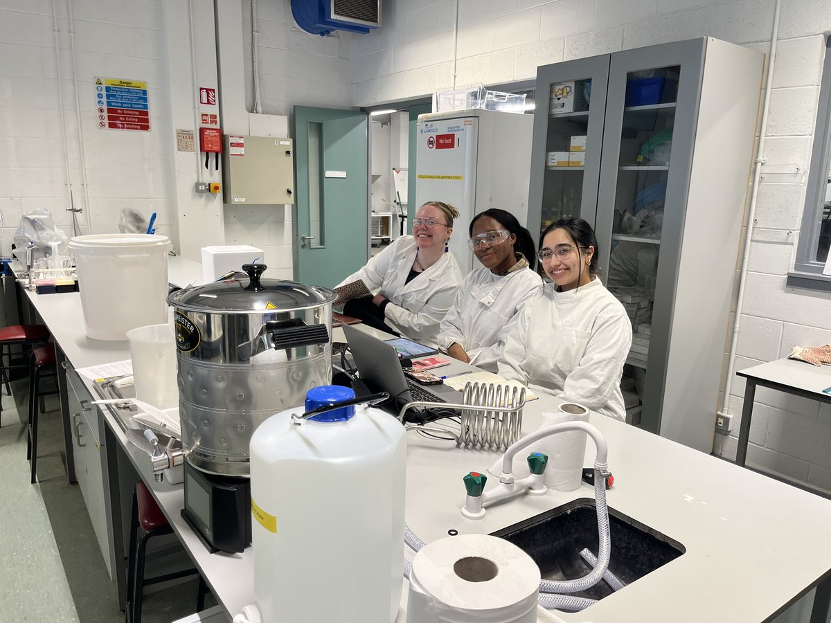 BFreelandDCU's tweet image. The BP4 class starting their first day of the DCUFUTURES #fermentation festival, a range of innovative beers will be produced including non-alcoholic, colour changing ale and tropical ales! Including technical development and business pitches. @DcuBiotech, @DCUFSH, @hegarty_susan