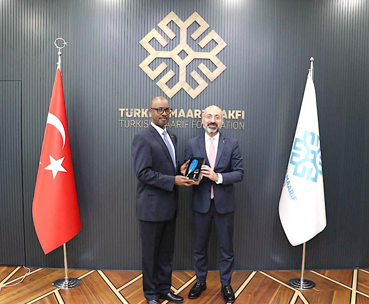 Türkiye Maarif Vakfı (@tmaarifvakfi) on Twitter photo Ruanda Cumhuriyeti Ankara Büyükelçisi H.E. Charles Kayonga, Başkanımız <a href="/Mahmut_M_Ozdil/">Mahmut M. Özdil</a>’i ziyaret etti.
Görüşmede, Vakıf faaliyetlerimiz hakkında bilgi verildi. Ruanda Cumhuriyeti Ankara Büyükelçisi H.E. Charles Kayonga, Başkanımız <a href="/Mahmut_M_Ozdil/">Mahmut M. Özdil</a>’i ziyaret etti.
Görüşmede, Vakıf faaliyetlerimiz hakkında bilgi verildi.
