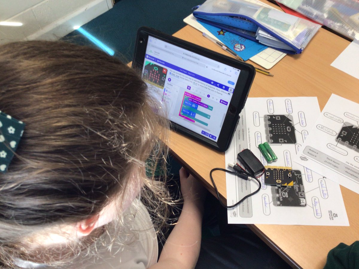 GatesStarlings's tweet image. We have been exploring our new Micro:Bits in Computing. We learned all the different parts of the Micro:Bits then used the tutorials to learn what they can do #TheGatesComputing