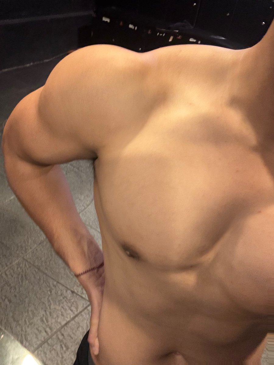 Shoulder Day! Biar bisa jadi tempat bersandar kamu yang nyaman