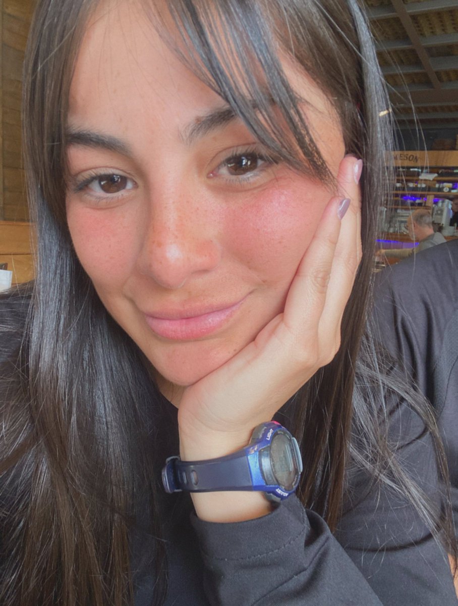 HyperEllaa's tweet image. It would be nice to find someone to share sunsets with.💕