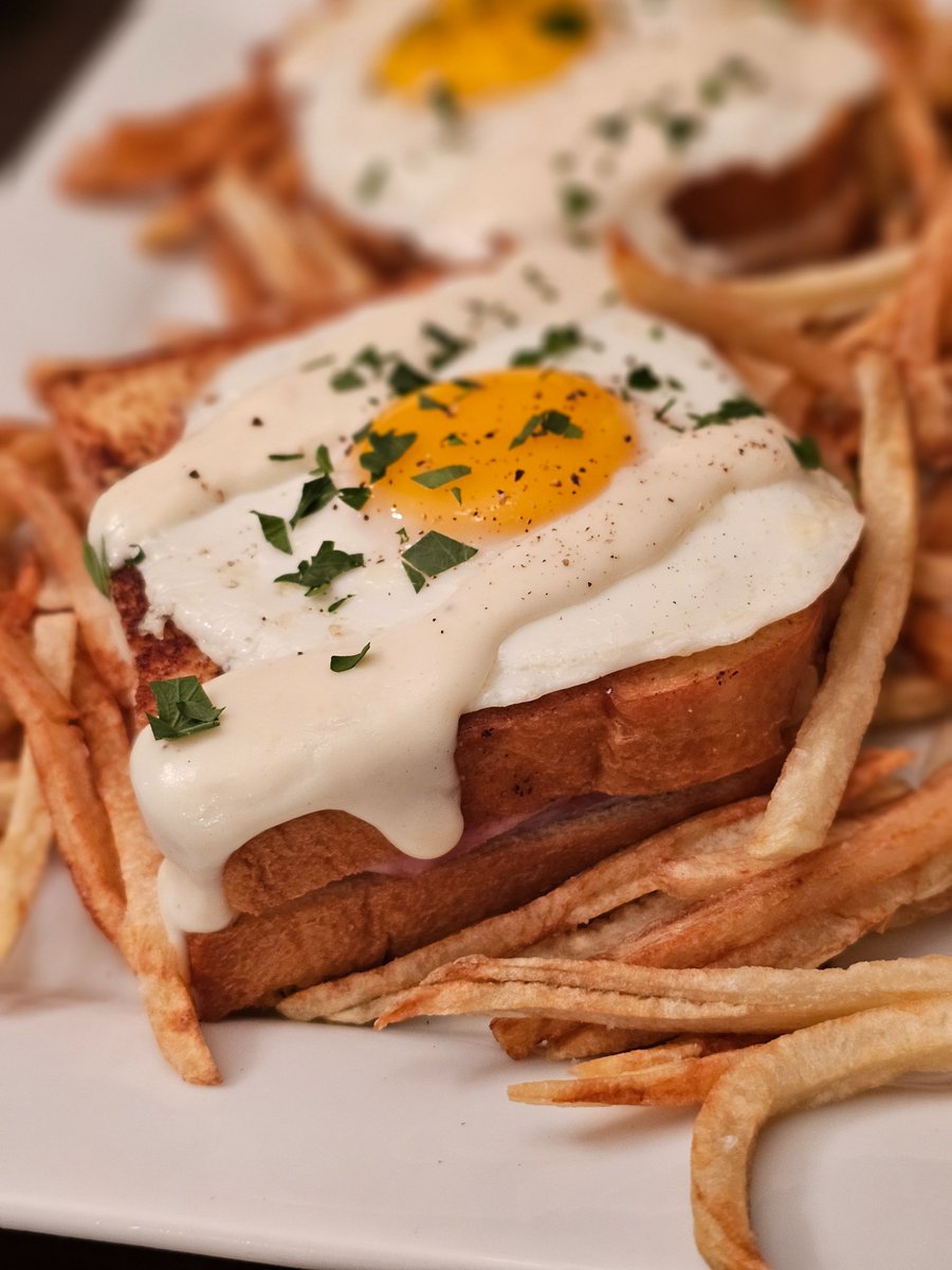 Tonight's dinner experiment - Thomas Keller's Croque Madame on brioche with Mornay sauce and pomme frites. Family gave this one a 10/10!
#thomaskeller #cooking #french #food #foodie #amwriting #frenchrecipe #foodpics