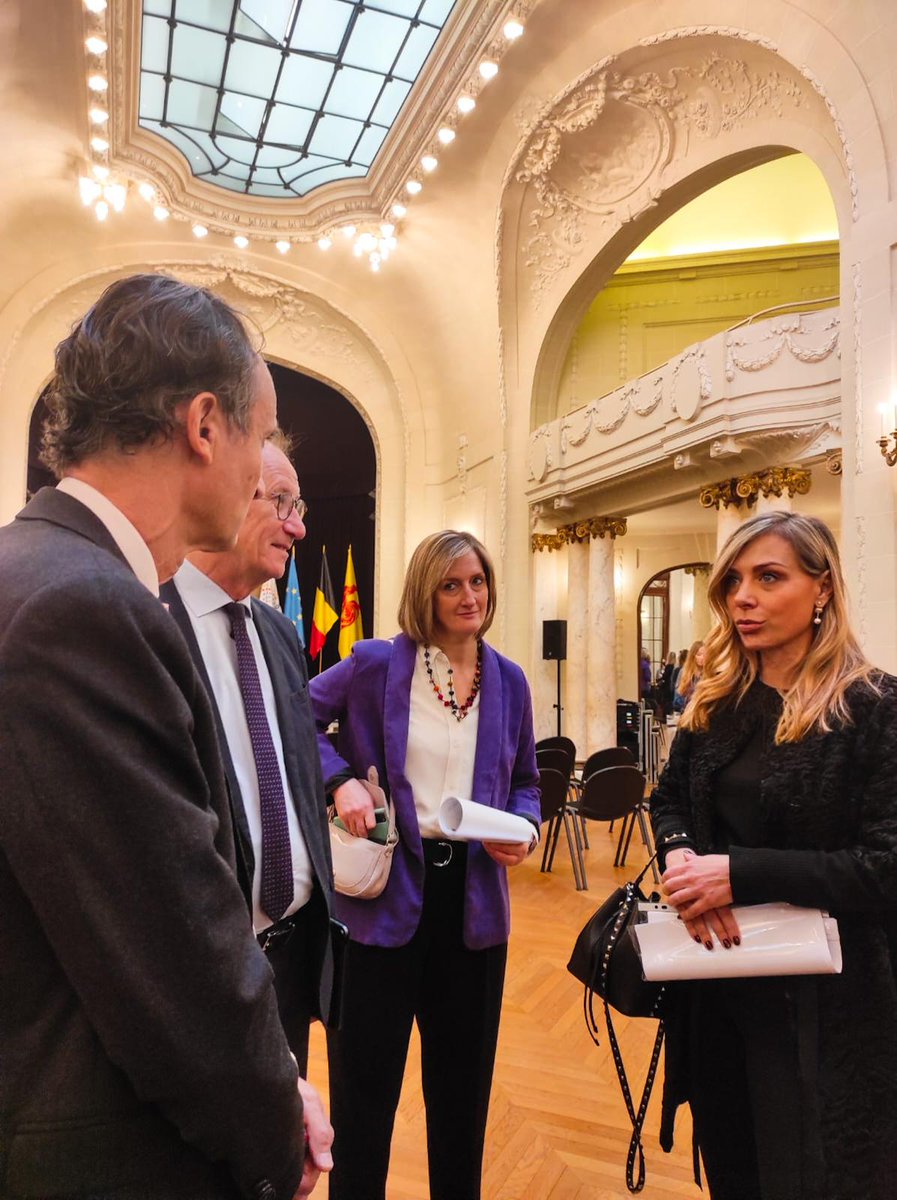 Un grand merci à M. <a href="/bruno_fuchs/">Bruno Fuchs</a>, délégué général de l'Assemblée parlementaire de la Francophonie <a href="/APFfrancophonie/">APF. Francophonie</a>, et à M. <a href="/DAC_Cesselin/">Damien Cesselin</a>, secrétaire général de l'<a href="/APFfrancophonie/">APF. Francophonie</a>, pour leur invitation à un fructueux travail de réflexion à la Délégation générale <a href="/wb_france/">Wallonie-Bruxelles en France</a> à