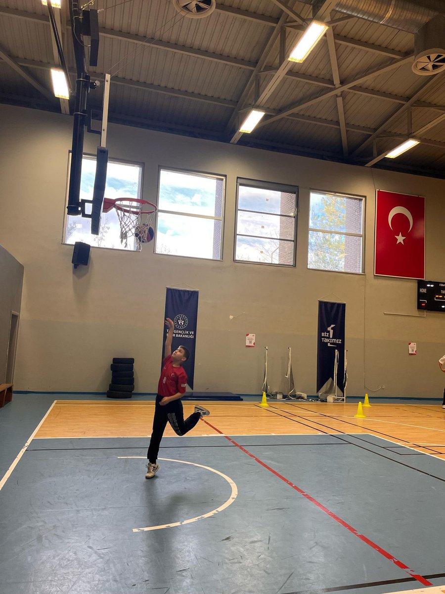 GSB_KarabukGM's tweet image. Biz Bir Takımız projesinde 4. haftaya sosyal uyum eğitimleri ve spor faaliyetleriyle devam ediyoruz! 💪🤝 Takım olarak birlikte daha güçlü olmanın, birbirimizi daha iyi anlamanın ve ortak hedeflere ulaşmanın yolundayız.

#bbt #gsbgm