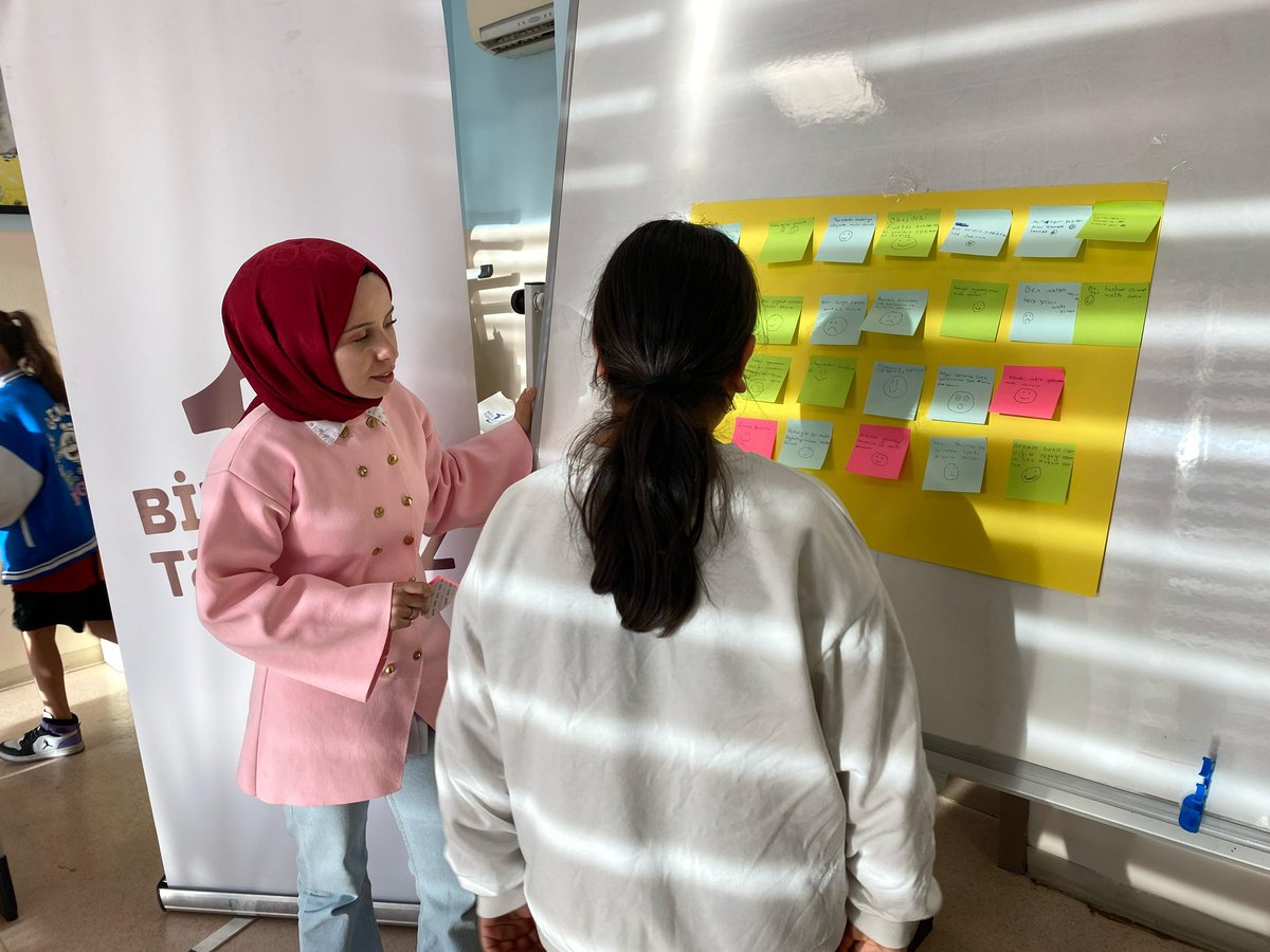 GSB_KarabukGM's tweet image. Biz Bir Takımız projesinde 4. haftaya sosyal uyum eğitimleri ve spor faaliyetleriyle devam ediyoruz! 💪🤝 Takım olarak birlikte daha güçlü olmanın, birbirimizi daha iyi anlamanın ve ortak hedeflere ulaşmanın yolundayız.

#bbt #gsbgm