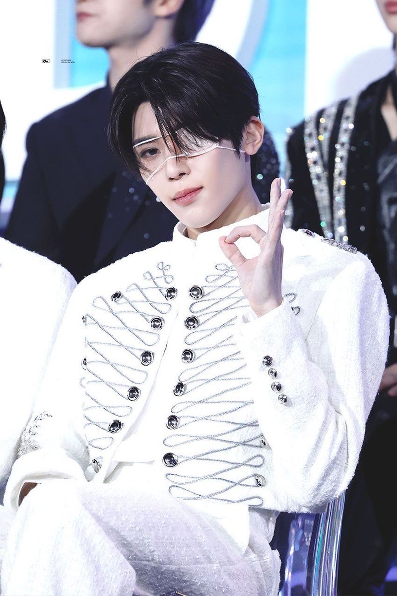 0_osion's tweet image. 오빠 안겨도돼요?
시온님: