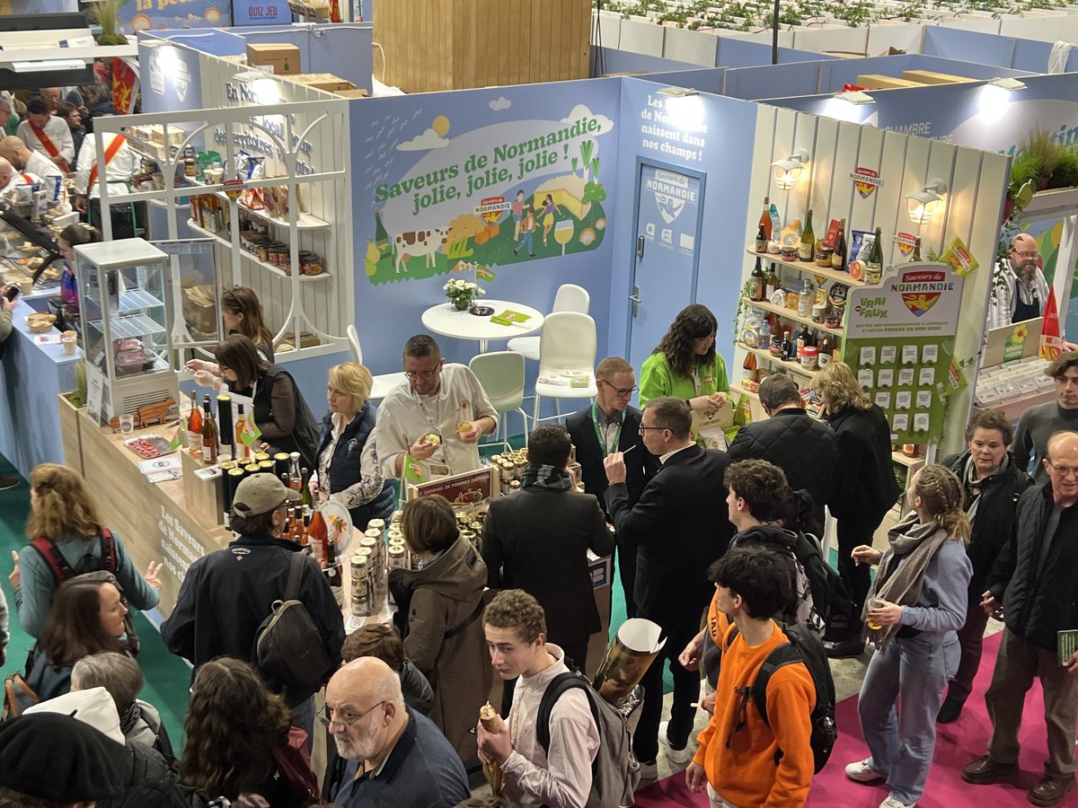 SaveursDeNdie's tweet photo. 9 jours de folie au @Salondelagri !

Merci à tous d’être venus découvrir les produits de nos producteurs sur l’espace @SaveursdeNormandie 🍏🐟🍫

👏 Bravo aux producteurs, chefs &amp; médaillés du @cga_paris  !

Revivez ces moments en images 📸⬇️

@RegionNormandie 
#SIA2025 https://t.co/xw0tL4hC0k