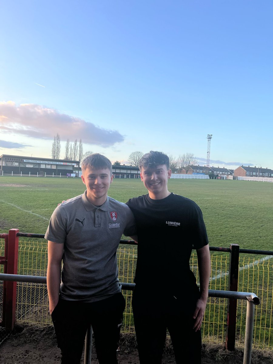 EDUCATION | Rotherham United College FIRST🔴⚪

Rotherham United Shadow Squad members went head-to-head!⚽

Degree student Harrison made his debut for Maltby Main, while first-year student Josh marked his 6th consecutive start for Armthorpe Welfare.
👉ruct.co.uk/education-and-…