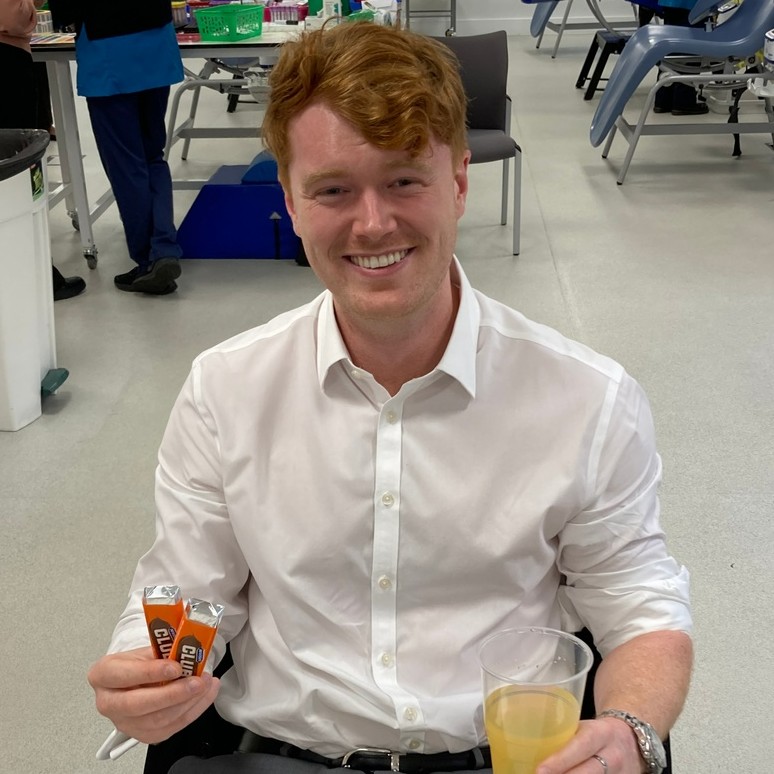 GiveBloodNHS's tweet image. There are 24,000 appointments to fill over the next 6 weeks, in London alone. Book your next donation here ➡️ orlo.uk/5FrHW

We'll throw in the biscuits for free! 🍪 😉 

#GiveBlood #SaveLives