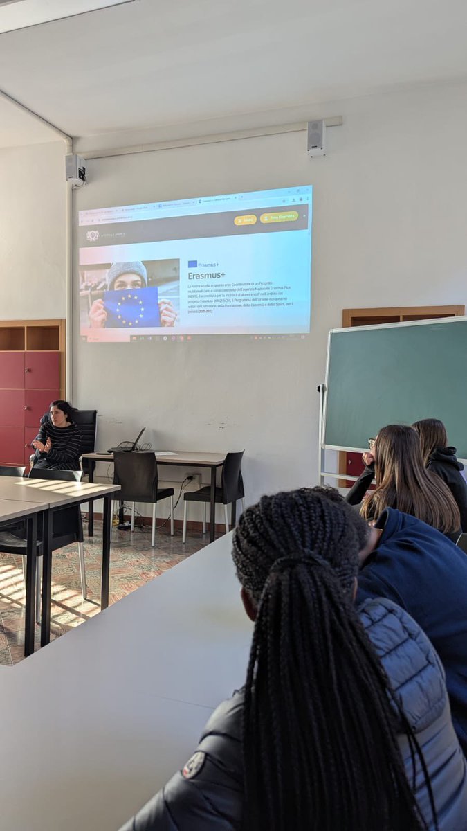 Erasmus + Bien arrivés au lycée Canossa Campus de Brescia.
Première journée bien remplie avec des ateliers d’échange autour de la notion d’inclusion, de la pratique sportive en anglais. Les Italiennes ont expliqué leur système scolaire à nos élèves. #SFND #Lesneven #Erasmus+
