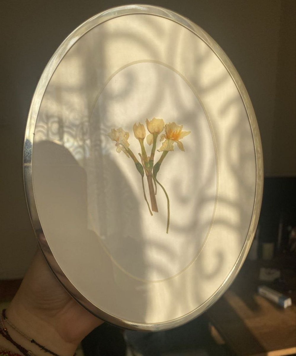 🌺Abdullah Öcalan 8 Mart vesilesi ile kadınlara nergis yolladı

''Bir insan çok sevdiği bir kadını nasıl öldürebilir. Benim aklım  almıyor. Kadın ve çocuk cinayetlerinin önüne geçebilmek için bu  zihniyet ile savaşmak gerekir''
t.me/YpjEnformasyon