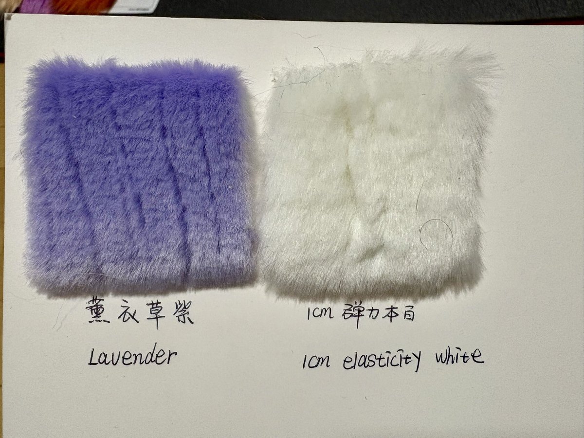 Got all the color cards from MofuMofu! Sooo many colors 😍
Can't wait to work with the fur!