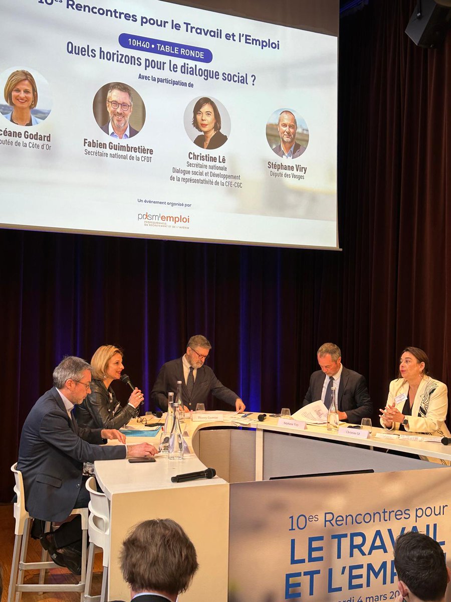 Prism'emploi (@prismemploi) on Twitter photo La deuxième table ronde est lancée : quels horizons pour le dialogue social ? 🤝Avec
<a href="/O_Charretgodard/">Oceane Godard</a>, <a href="/ViryStephane/">Stéphane Viry</a>, <a href="/fguimbretiere/">Fabien Guimbretière</a>,
et Christine Lê pour échanger sur les évolutions et défis à venir. #RencontresTravailEmploi La deuxième table ronde est lancée : quels horizons pour le dialogue social ? 🤝Avec
<a href="/O_Charretgodard/">Oceane Godard</a>, <a href="/ViryStephane/">Stéphane Viry</a>, <a href="/fguimbretiere/">Fabien Guimbretière</a>,
et Christine Lê pour échanger sur les évolutions et défis à venir. #RencontresTravailEmploi