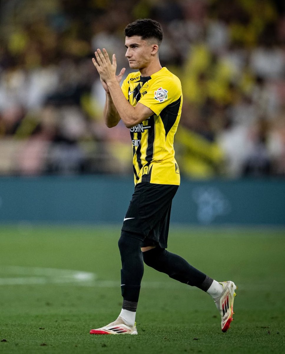 unaiihernandez's tweet photo. Debut🐅 https://t.co/wUN72GPzEi
