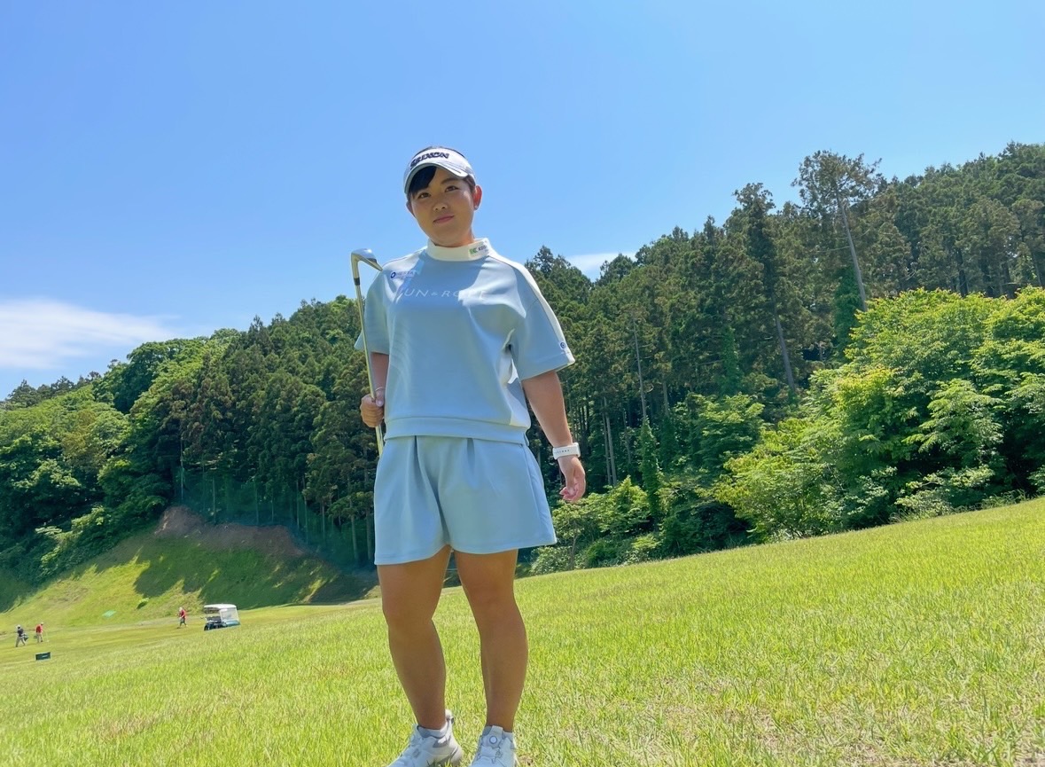 淺井咲希のゴルフ写真
