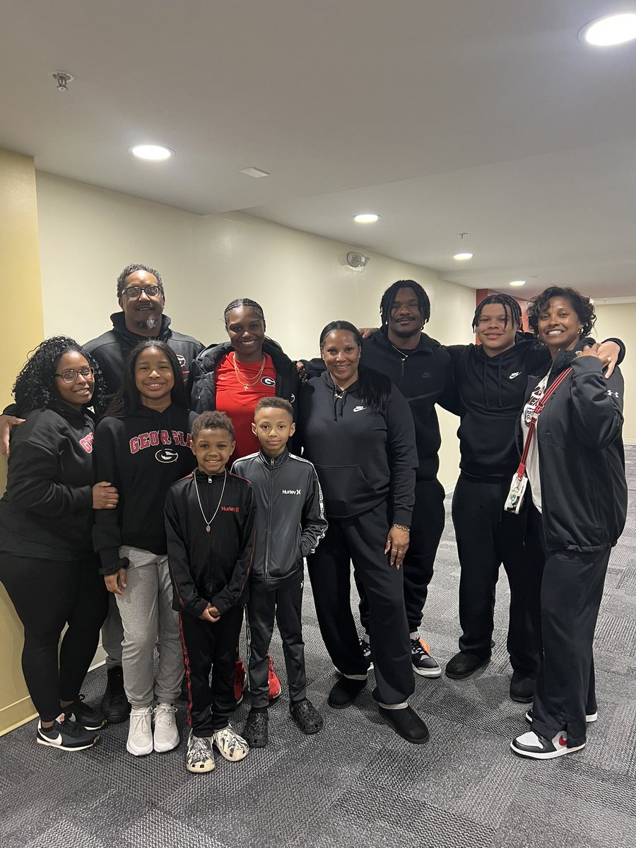 sportsmom13 (@13liggon) on Twitter photo Great weekend with my family in Athens supporting Tyah and the DAWGS! Together is better🙌🏽<a href="/TCharlton13/">Tyah Charlton</a> <a href="/TresLiggon/">Gary ‘Tres’ Liggon III</a> Great weekend with my family in Athens supporting Tyah and the DAWGS! Together is better🙌🏽<a href="/TCharlton13/">Tyah Charlton</a> <a href="/TresLiggon/">Gary ‘Tres’ Liggon III</a>