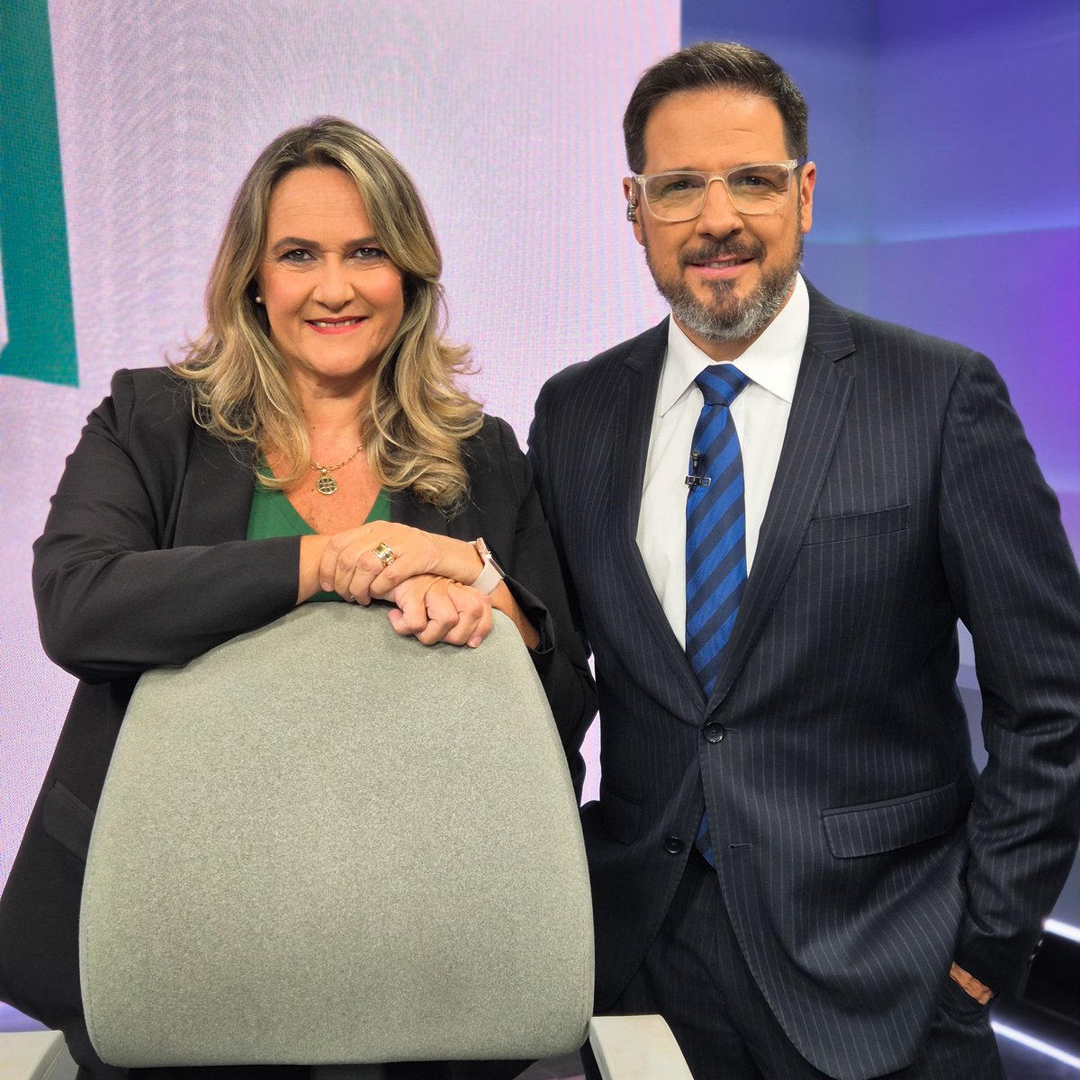 ¿Estás prendido a #Teledía? <a href="/Vaguerre/">Viviana Aguerre</a> y <a href="/FedePazOk/">FedePaz</a> te esperan como cada mañana con las primeras noticias del día y toda la buena onda 🙌🗞️ Por la pantalla de <a href="/Canal4_UY/">Canal 4</a> 📺