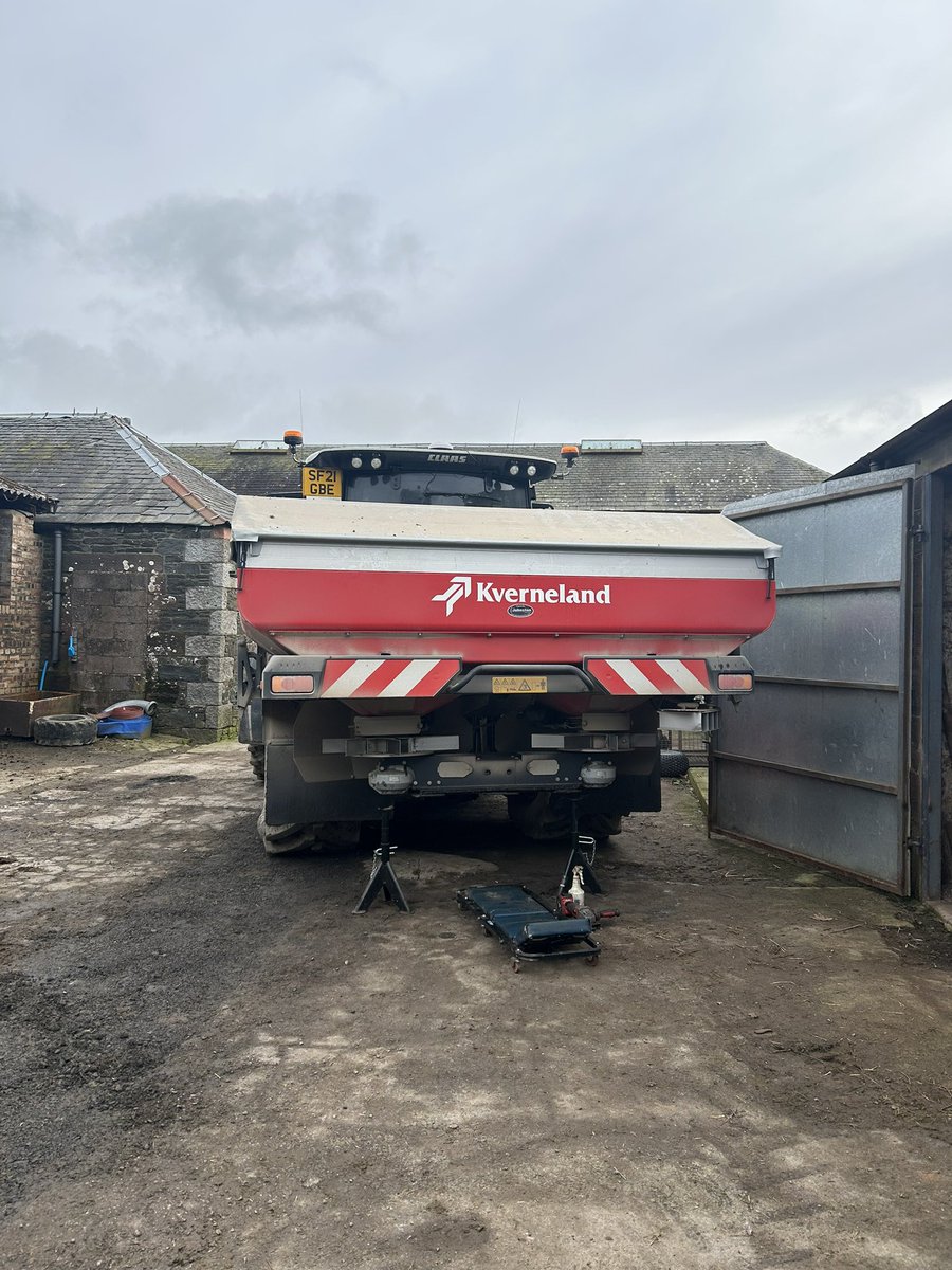 Breakdown and part not in UK until tomorrow.
Pop to neighbours rob part from new machine and we are off again!
#cooperation #community 💪 
Team work makes the dream work. #teameffort