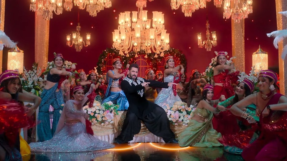 i_yogesh22's tweet photo. NEW CHARTBUSTER ALERT 🚨

#ZohraJabeen song from #Sikandar is out now 💥 A Perfect celebration of a song with catchy tunes, synced beats, grand visuals and Choreography suited to Megastar #SalmanKhan who's looking super dashing as usual 🔥

Already in love with the beats 💥 https://t.co/3ZD15t0bir