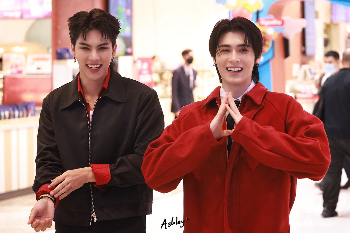 ashdmiao's tweet photo. Hello boys 👋🏻

FORTPEAT DISNEY+ PREMIER

@fort_fts #FortFTS #Comfortzon 
@peatwasu #PeatWasu #Captainpeat 
#Fortpeat #Babyfeat 
#DisneyPlusHotstarTHxFortPeat
#DaredevilBornAgain https://t.co/rNN0wSu3F1