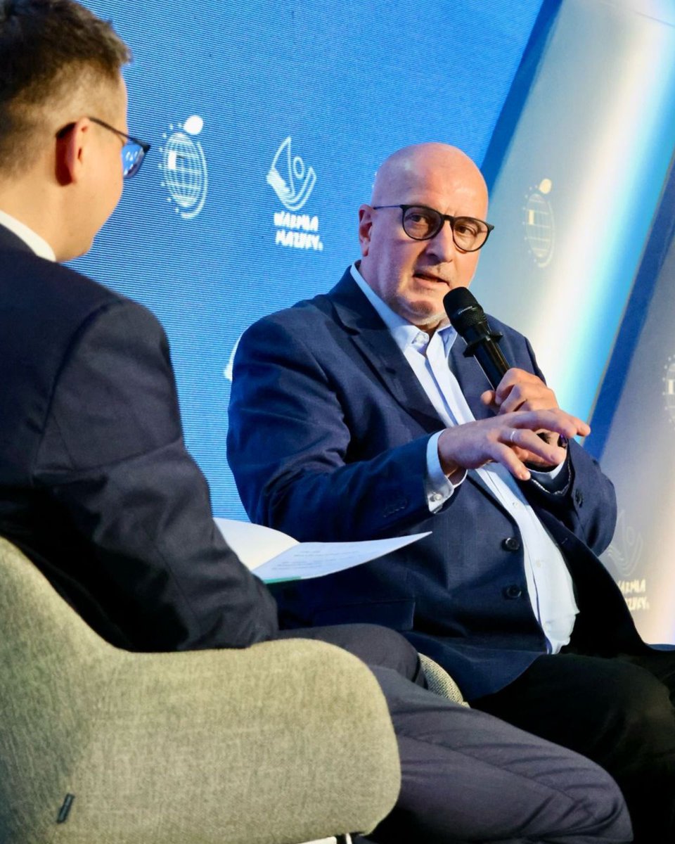 Transformacja miast w Smart Cities to ogromne wyzwanie. 

Wymaga odważnych decyzji włodarzy miast, ale też aktywnego zaangażowania biznesu. 

Dziękuję za zaproszenie i debatę podczas 10. Europejskiego Kongresu Samorządów w Mikołajkach.