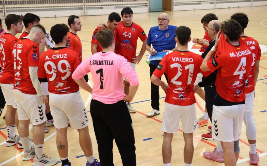 CatHANDBOL (@cathandbol) on Twitter photo RESUM J21 #1aCatH: El <a href="/CHSalleMontcada/">Club Handbol La Salle Montcada</a> B sorprèn a la pista del <a href="/cjhmataro/">Joventut Handbol Mataró</a> B, i el <a href="/CHSantLlorenc/">CH Sant Llorenç</a> ho aprofita per pujar a la zona d'ascens del grup B, junt amb <a href="/HandbolBCNSants/">CEH BCN SANTS UBAE</a>.
En el grup A hi continuen <a href="/HandbolR/">Handbol Ribes</a> Ribes i <a href="/HandbolEsportiu/">Handbol Esportiu Castelldefels</a> Castelldefels
➡️ cathandbol.cat/catalanes/1a-c… RESUM J21 #1aCatH: El <a href="/CHSalleMontcada/">Club Handbol La Salle Montcada</a> B sorprèn a la pista del <a href="/cjhmataro/">Joventut Handbol Mataró</a> B, i el <a href="/CHSantLlorenc/">CH Sant Llorenç</a> ho aprofita per pujar a la zona d'ascens del grup B, junt amb <a href="/HandbolBCNSants/">CEH BCN SANTS UBAE</a>.
En el grup A hi continuen <a href="/HandbolR/">Handbol Ribes</a> Ribes i <a href="/HandbolEsportiu/">Handbol Esportiu Castelldefels</a> Castelldefels
➡️ cathandbol.cat/catalanes/1a-c…