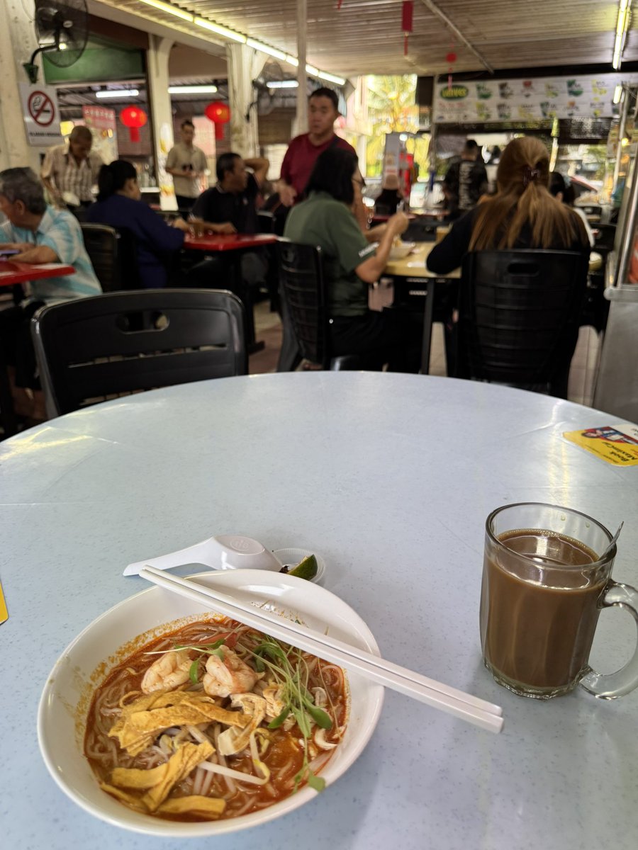 Sarawakian laksa for breakfast 🍜